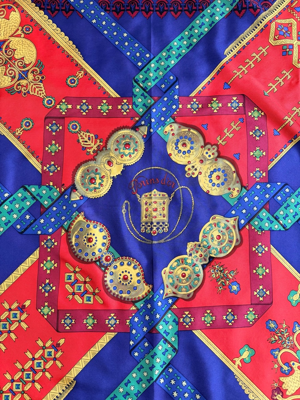 Hermes Paris Brins d’Or Julie Abadie Hand Rolled Silk Scarf Vintage 80s/90s - Picture 4 of 5